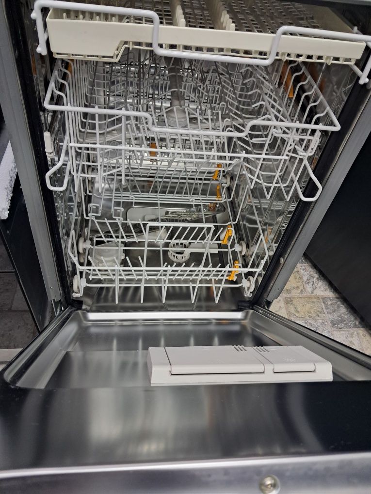 Посудомийна машина MIELE G4820, німеччина