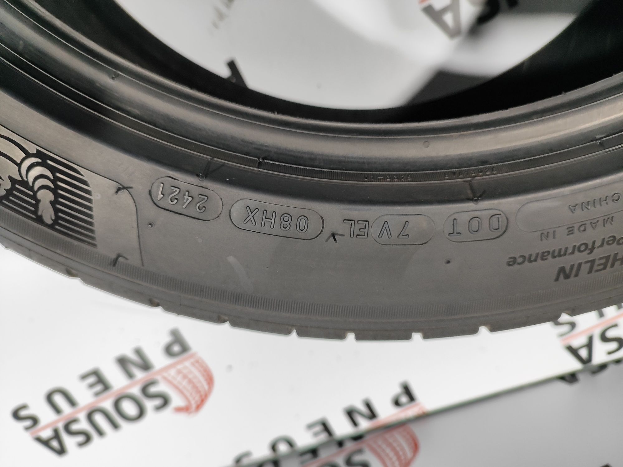 2 pneus semi novos 235-45ZR18