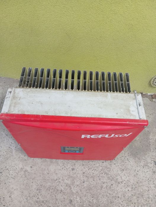 Мережевий інвертор напруги