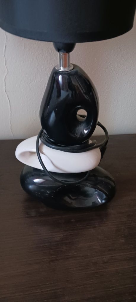 Candeeiros preto e branco