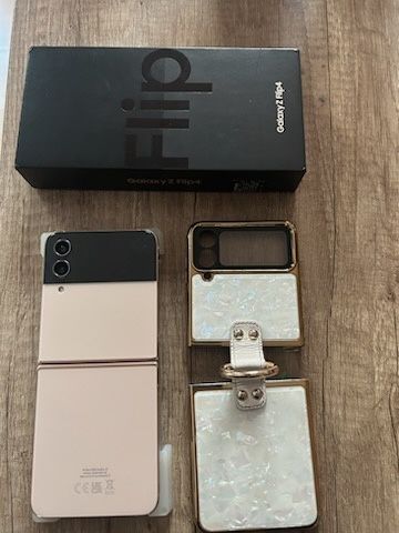 Samsung Z Flip 4 8/512G nowy
ózowe złoto sprzedam