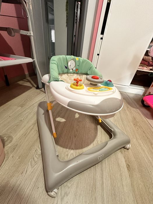 Andador de bebê com música