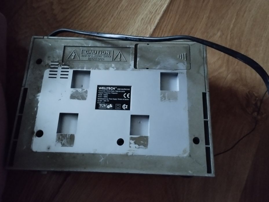 Zegar+ radio podszafkowe