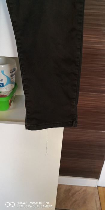 Czarne spodnie damskie.