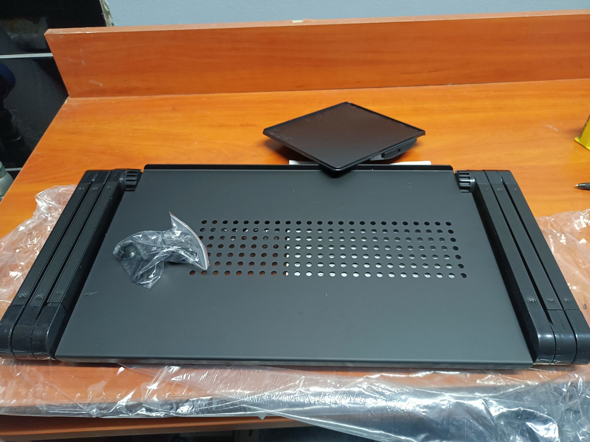 Stolik do laptopa gamingowy z podstawką na mysz aluminiowy