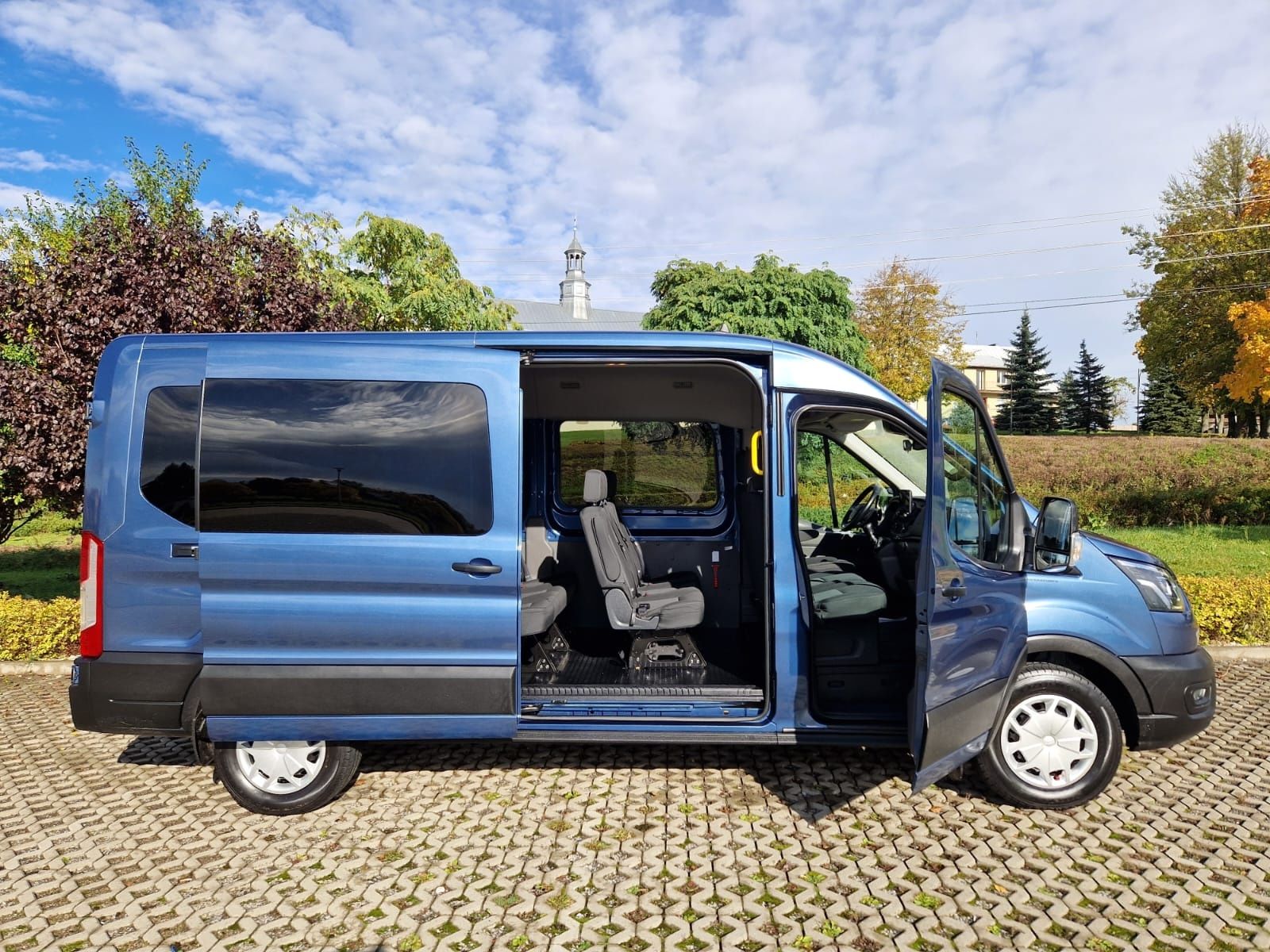 Wynajem busa 9 osobowego Ford Transit