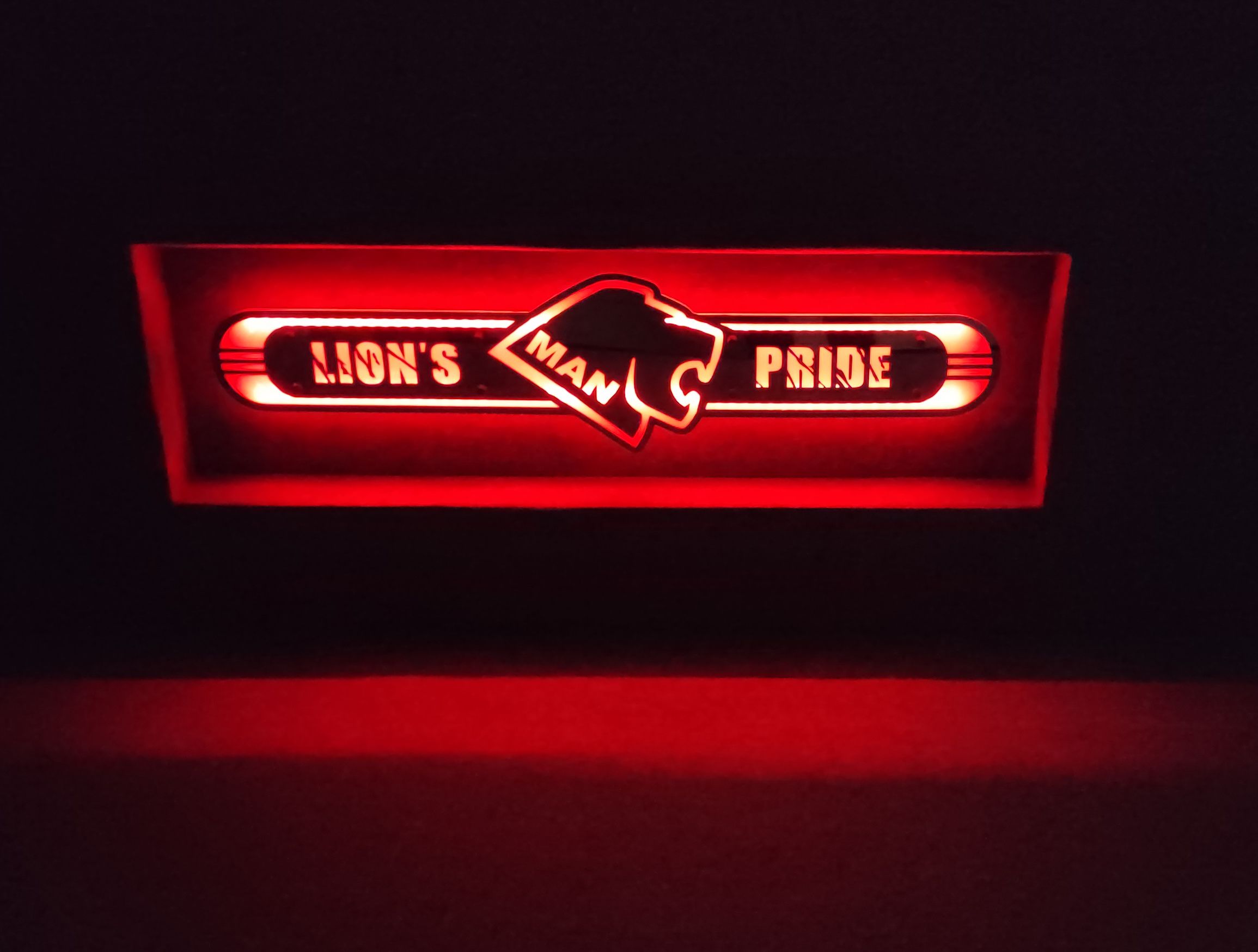 MAN Lustro LED  na tylną ścianę, nad łóżko Lion's Pride M01-RED