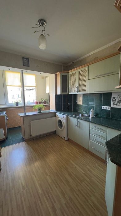 Здається 2ох кімнатна квартира по Хоткевича з автономним