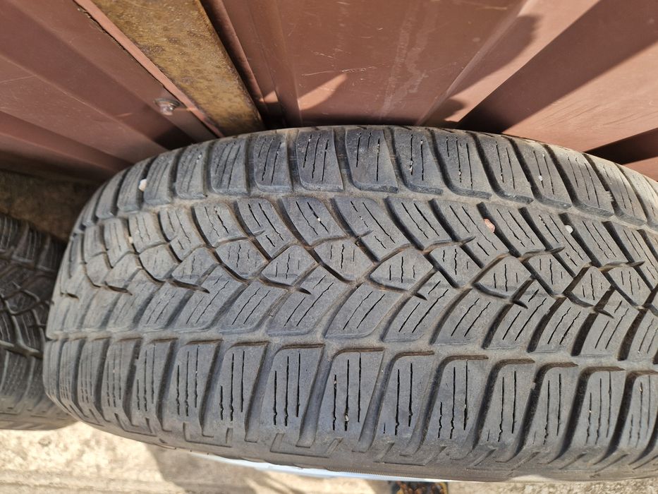 Sprzedam opony zimowe 215/65/16 z felgami 5X112  ET 33 i kołpakami VW
