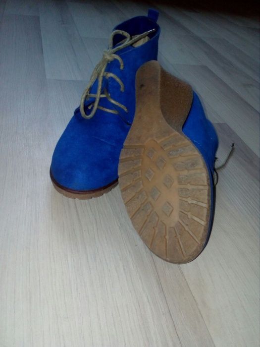 Buty na koturnie. Rozmiar 37