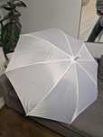 Biały parasol średnica ok. 100 cm.