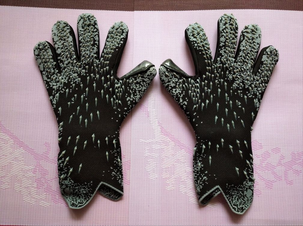 Воротарські рукавиці перчатки підліткові  Predator 2.0
