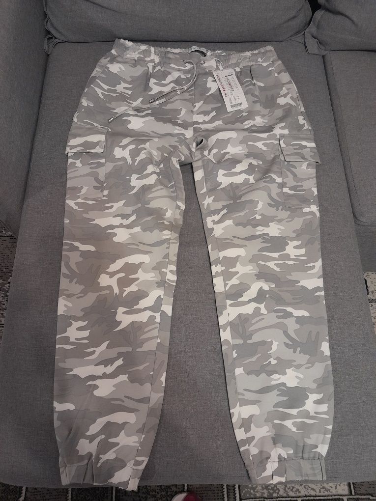 Nowe spodnie dresowe moro NewYorker r.44