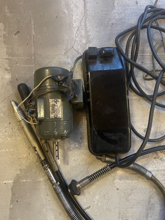 Електродвигун, гнучкі вали, педаль