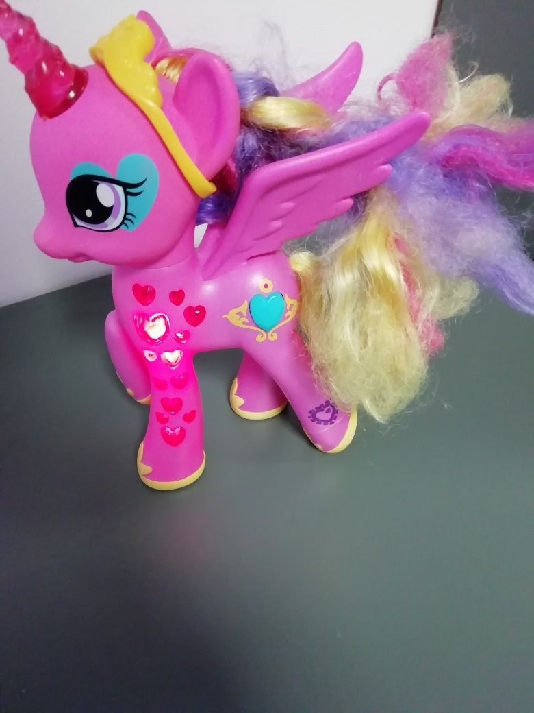 MLP Kucyk interaktywna Princess Cadance świeci i gra