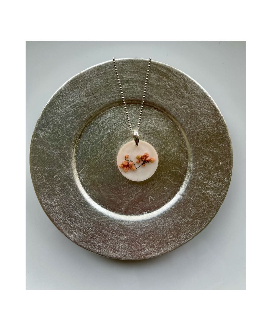 Zawieszka „fleurs roses” biżuteria handmade żywica srebro