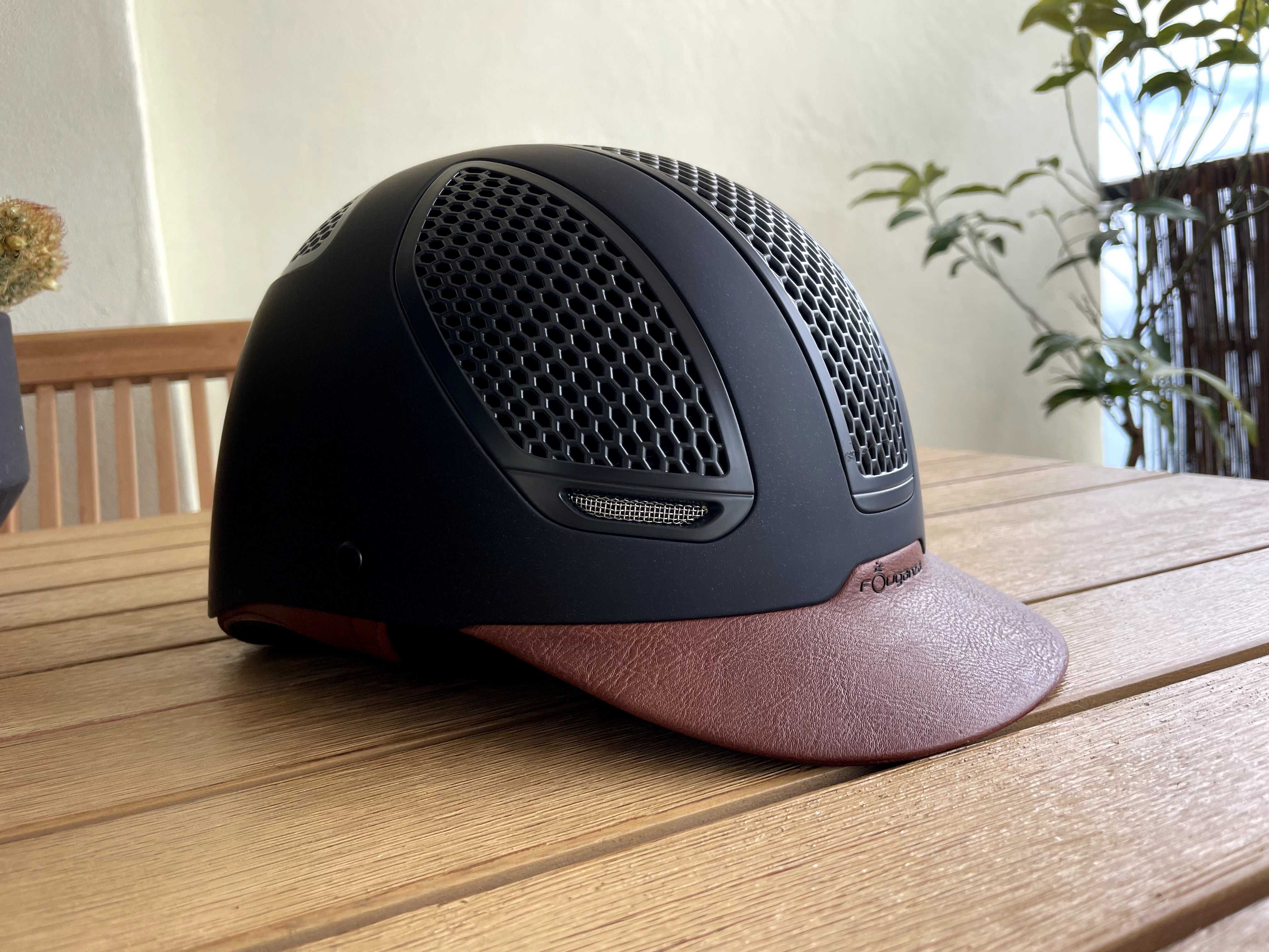 Toque de Equitação FOUGANZA C900 (Adulto e Criança) – Novo + Saco