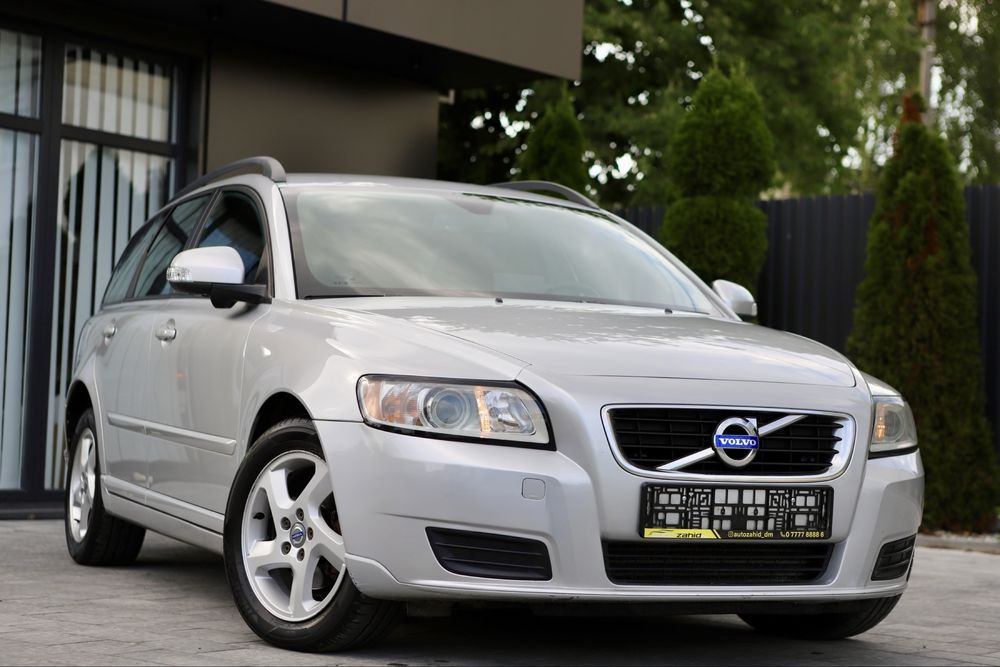 Volvo v50 2011рік