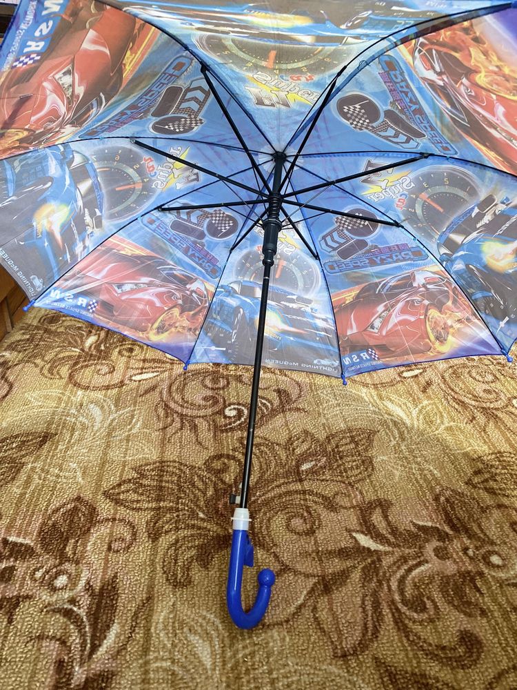 Продается мультяшный зонтик Молния Маквин для мальчика