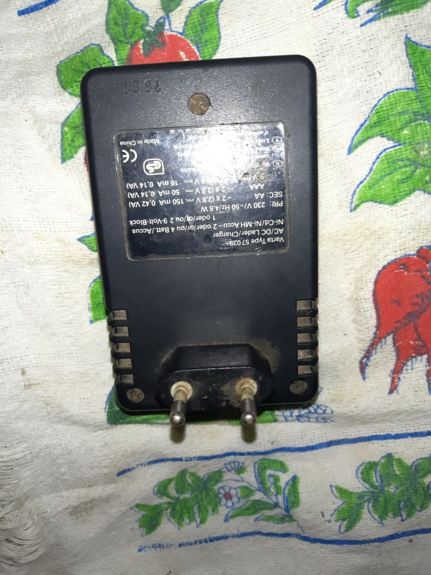 Продам зарядки для батареек.1.5v..и крона.9v