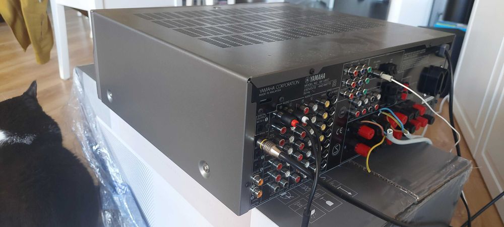Amplituner Yamaha RX-V657 z pilotem