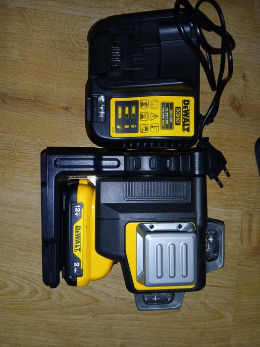 Laser krzyżowy Dewalt