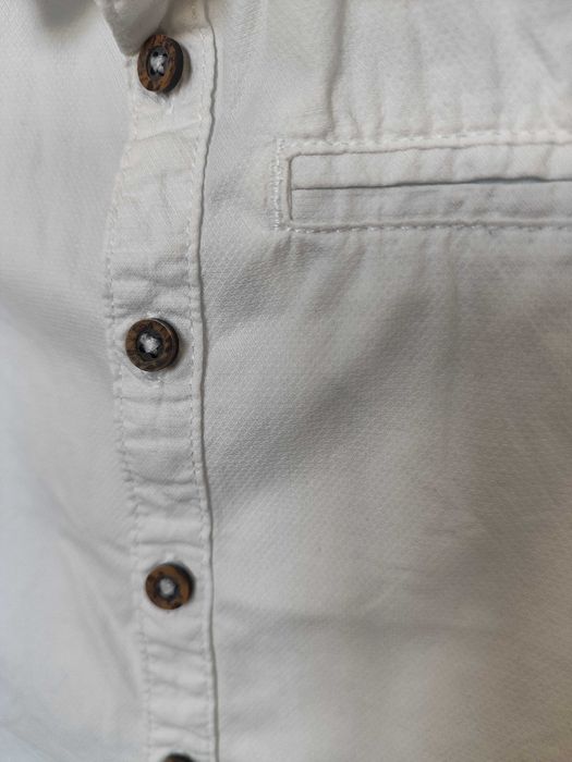 Biała koszula chłopięca