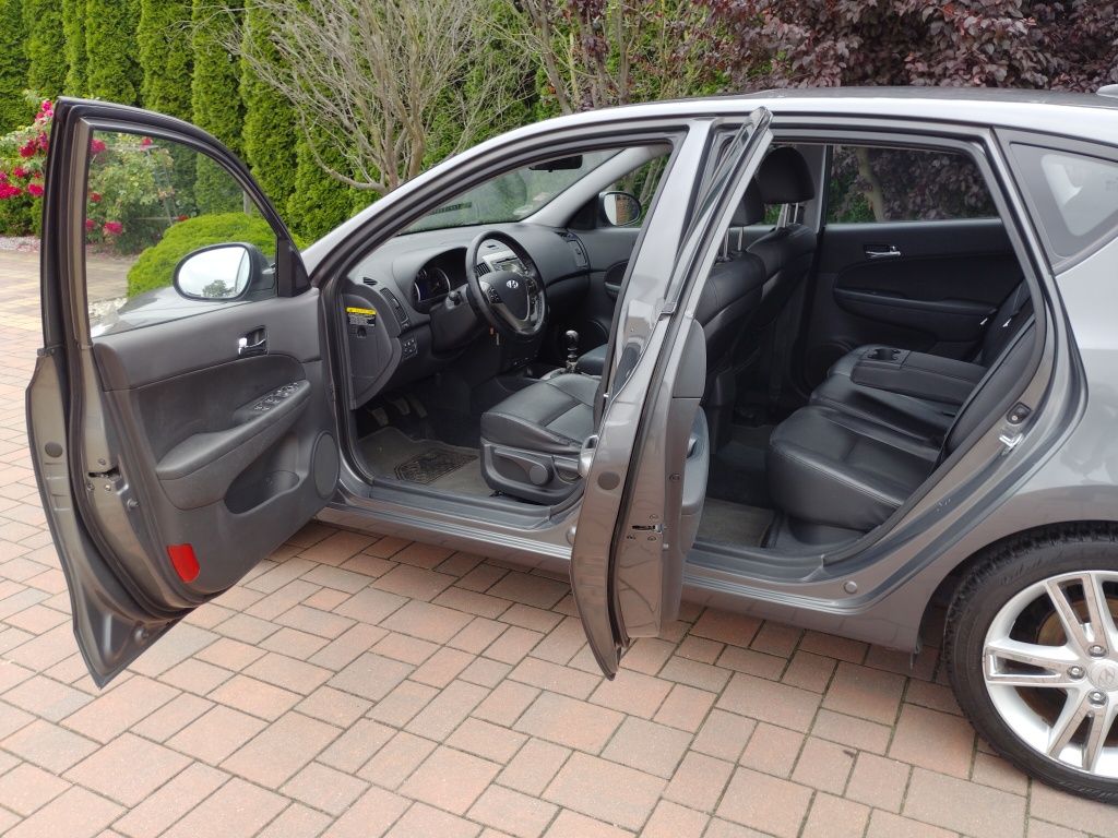 Hyundai i30 2008r 2,0i 143KM 181.000km Skóry Tempomat Klimatronik z DE