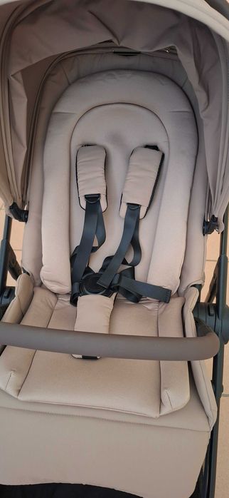 nowa,elegancka spacerówka marki KidduKids model Zeta w kolorze beżowym