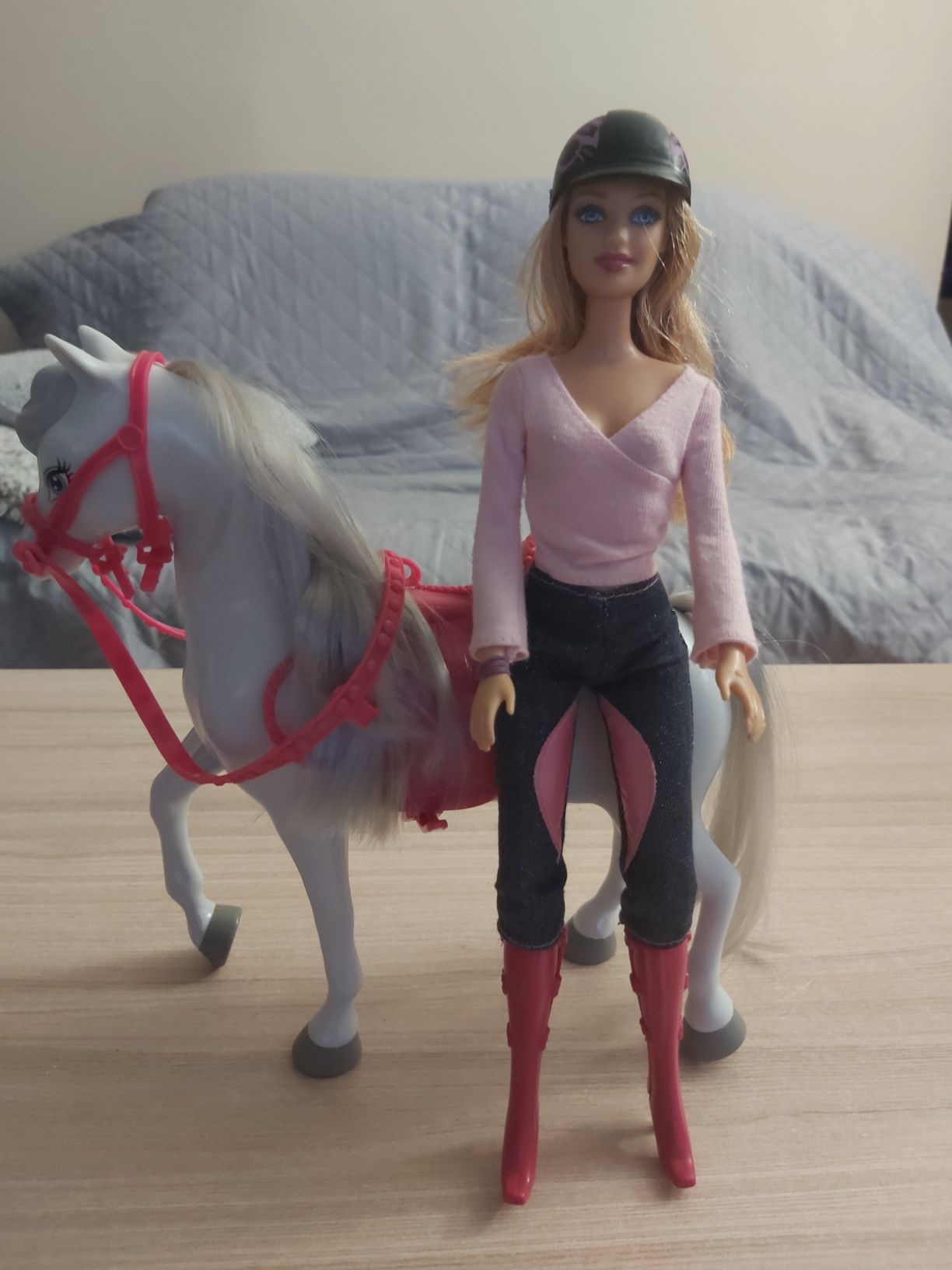 Koń z lalką Barbie