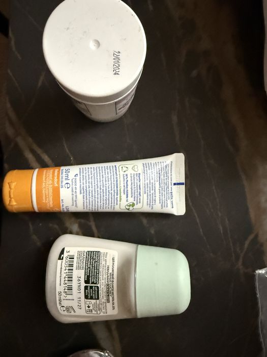 Продам кре для обличчя нічний, помада Ів Роше, лак для нігтів