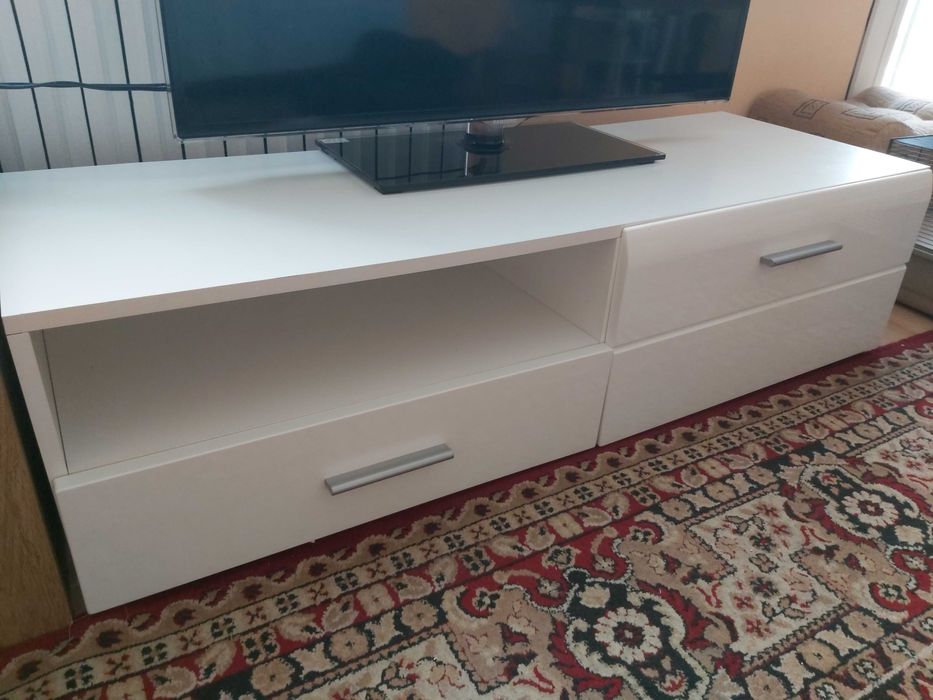Biała szafka rtv