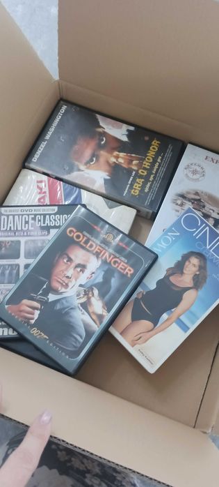 Kasety Vhs oraz Cd z aparatem fot. wraz z odtwarzaczem