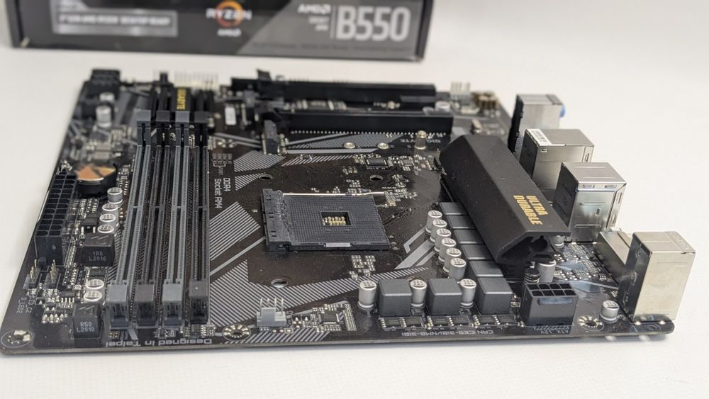 Материнська плата Gigabyte B550M DS3H (sAM4) ГАРАНТІЯ !