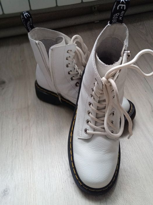 Продам весняні  шкіряні чобітки