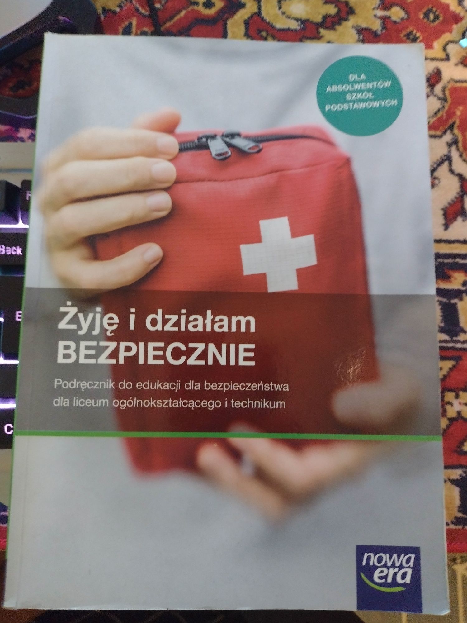 Podręcznik żyje i działam bezpiecznie EDB edukacja dla bezpieczeństwa