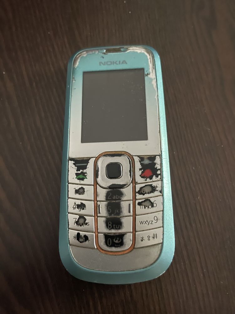 Telemovel Nokia 2600 com carregador original