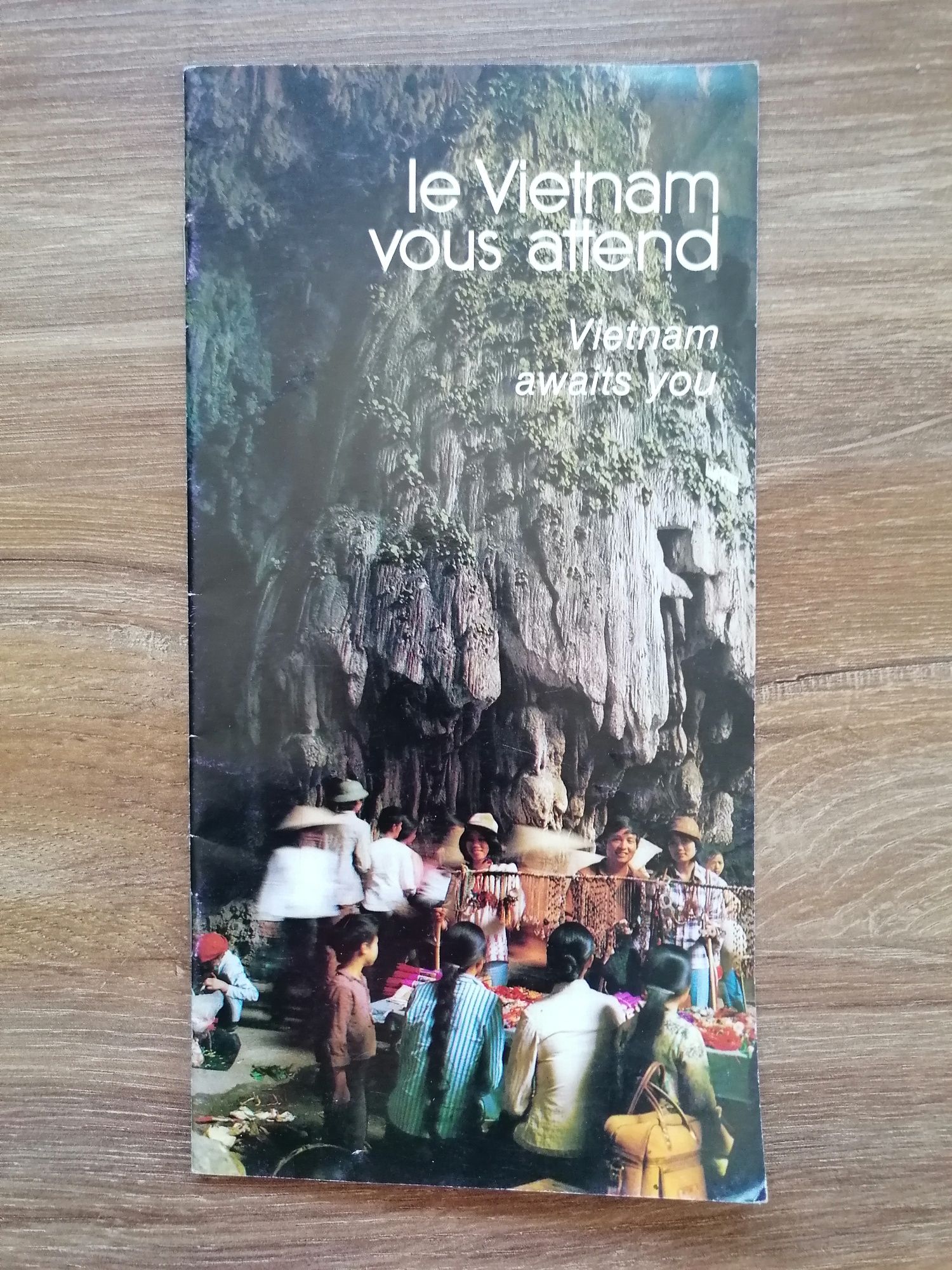 Vietnam awaits you - stara ulotka