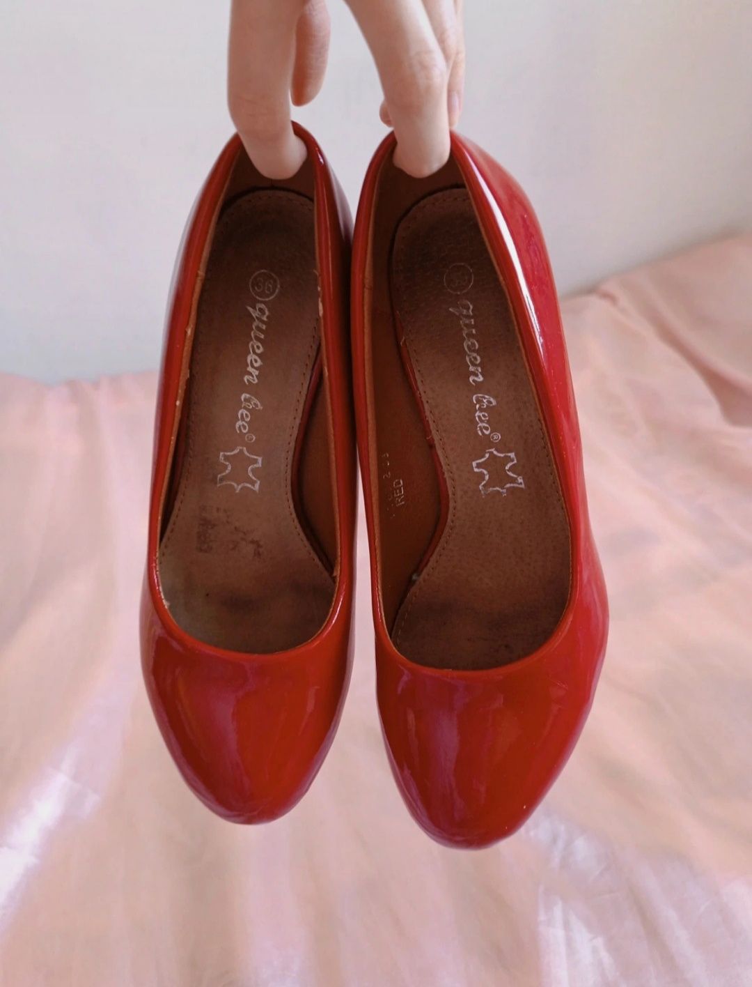 Buty na obcasach lakierowane czerwone