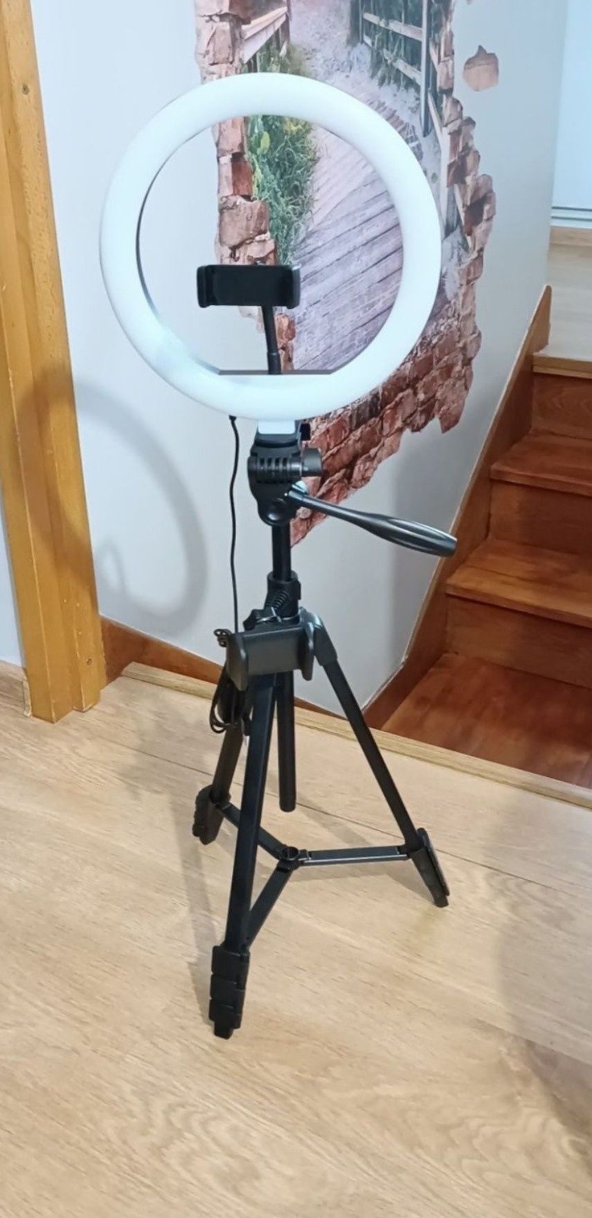 lampa pierścieniowa LED ze stojakiem i uchwytami doMakijażu transmisji