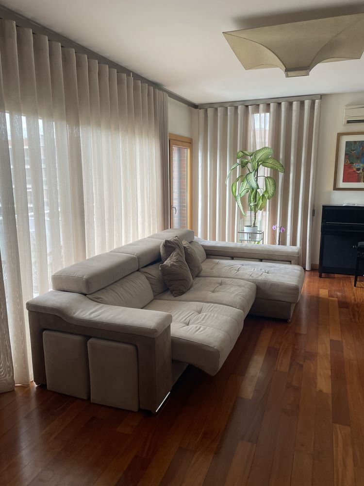 Sofá chaise long com 6 bancos