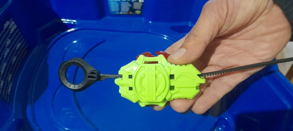 Beyblade - Beystadium com Beyblade