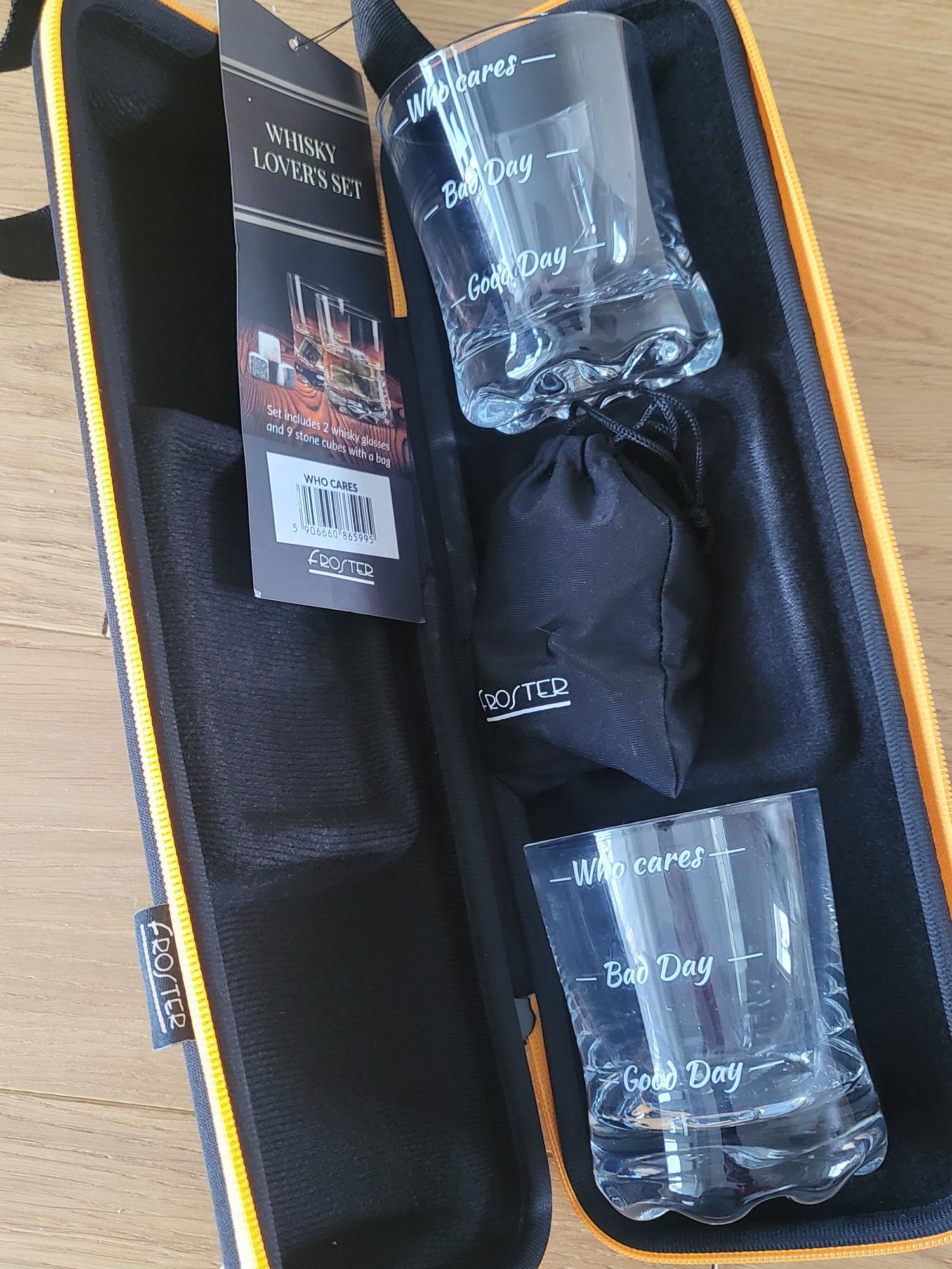 Zestaw prezentowy podróżny do whisky whiskey szklanki i kostki do lodu
