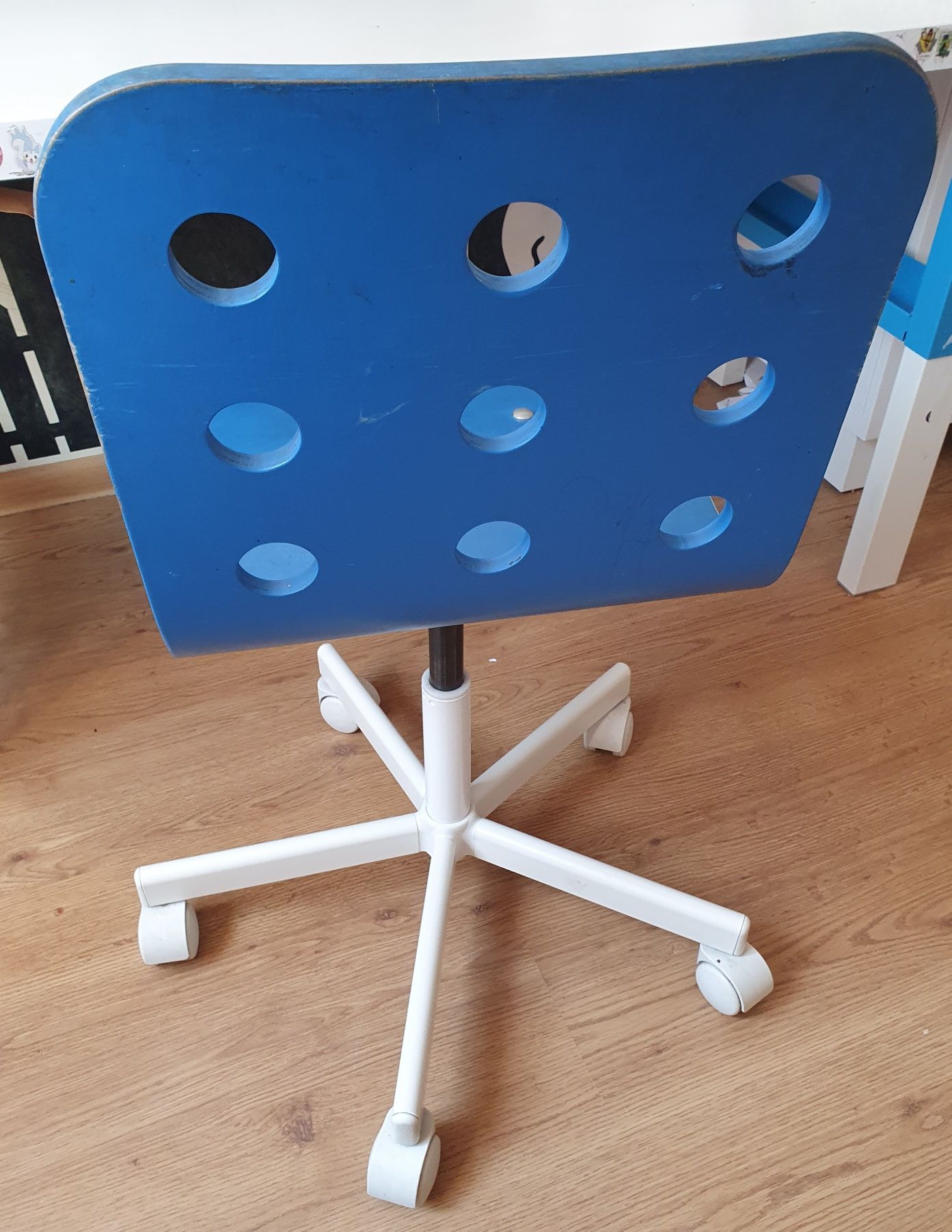 Biurko Ikea Pahl + krzesło Jules niebieskie dla dzieci
