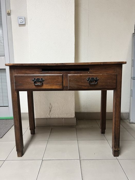 Secretária / Aparador Antiga em Madeira – Pátina Autêntica