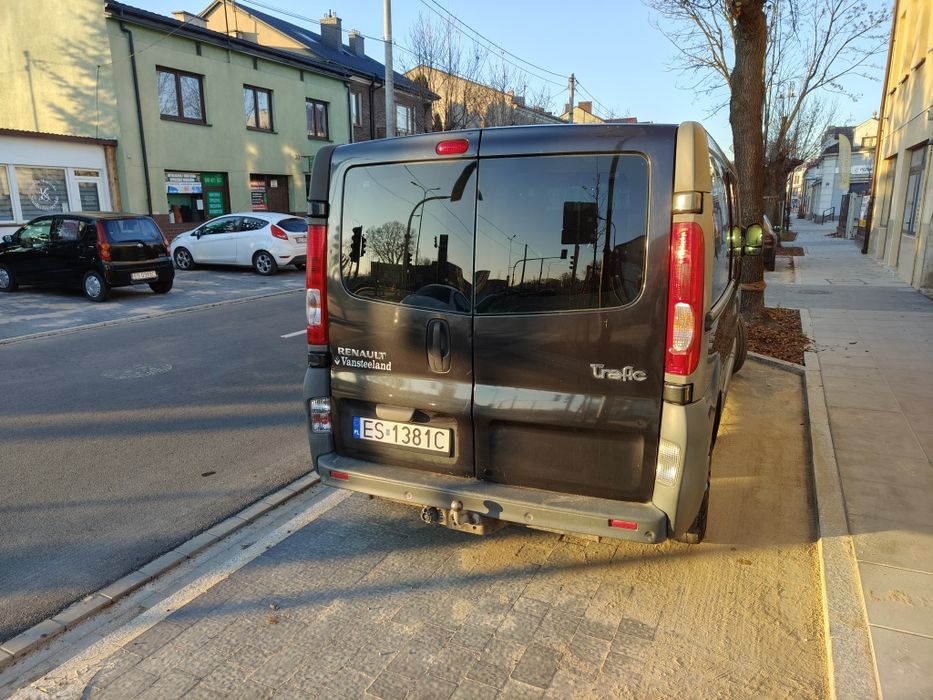 Sprzedam renault trafic 6 osobowy long