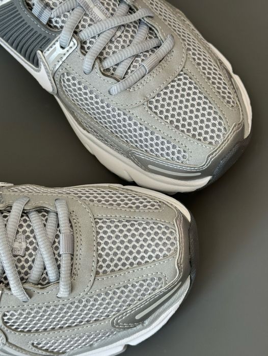 Оригінал Кросівки Nike Air Zoom Vomero 5 Cool Grey найк вомеро металік