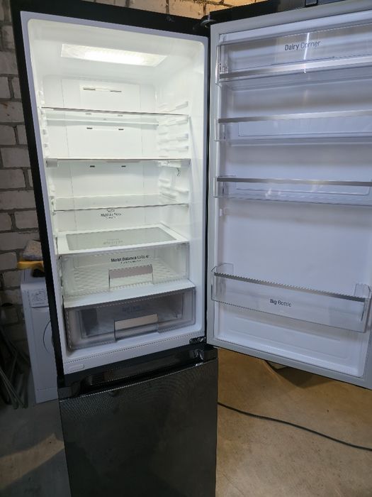 Холодильник LG GBB930LQZT скляний фасад