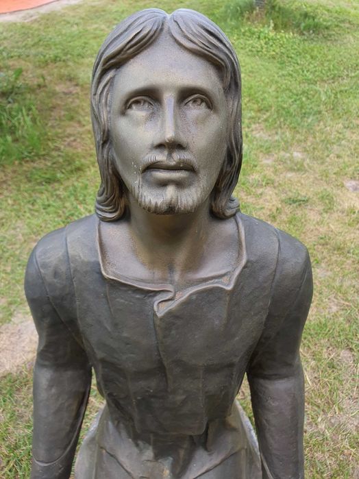 Posąg, figura Jezusa wykonana z mosiądzu.