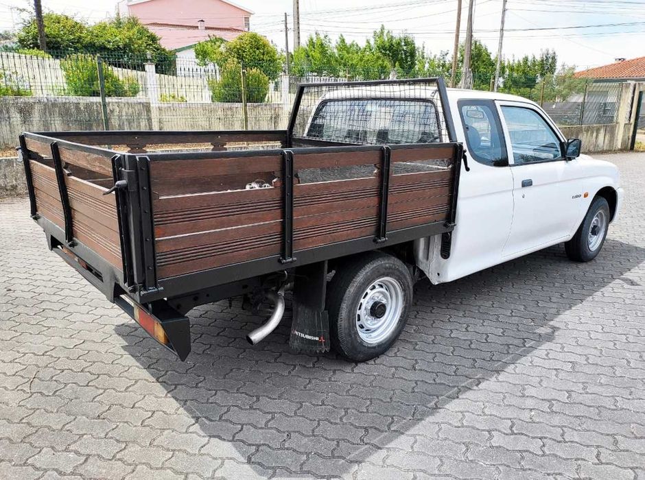 Mitsubishi l200 4 lugares